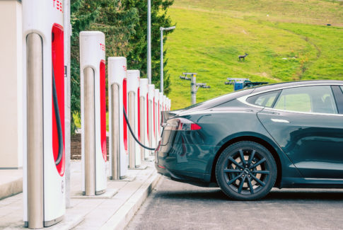 hurtiglader tesla