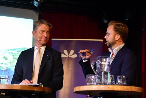 Energiminister Terje Aasland (Ap) og Høyres Nikolai Astrup (t.h.).